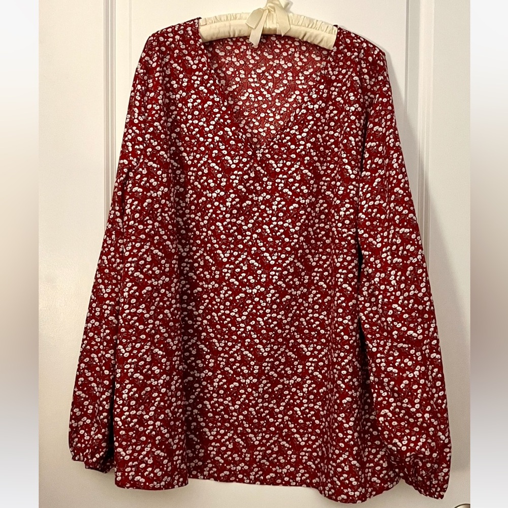 🌹Floral VNeck Long Sleeve Blouse🌹